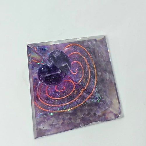 Orgonite Energy Pyramid with Natural Amethyst like new