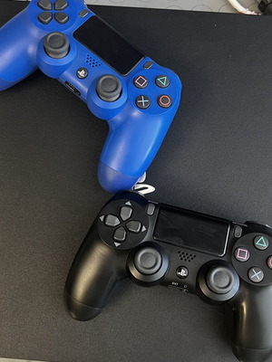PlayStation 4 Pro 1TB σαν καινούργιο με 2 χειριστήρια