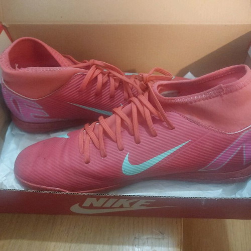 Nike football shoes size 40.5 like new, red with studs