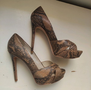 Δερμάτινες peep toe γόβες Karen Millen No41