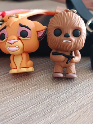 Σετ μπρελόκ καινούργιο με Lion King, Star Wars, PlayStation, Disney