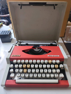 Olympia tbm de Luxe typewriter like new