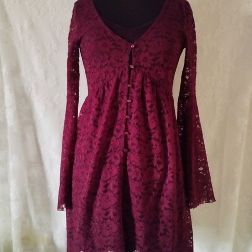 Attrattivo lace long-sleeve dress like new, burgundy