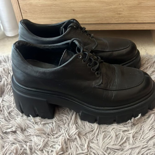 Women's shoes used, size 38, black, with laces