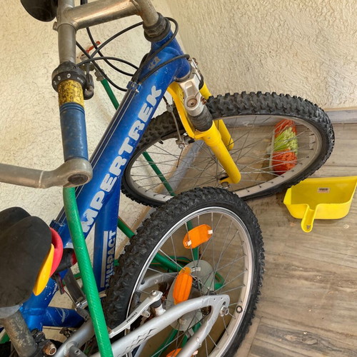 Bicycles used, pack of 2, city type with disc brakes and gears