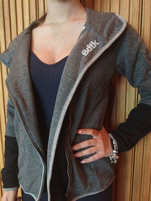 Jacket sweatshirt like new, black and gray, sizes S and M