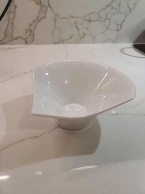 Salad/Sauce Plate angular unused