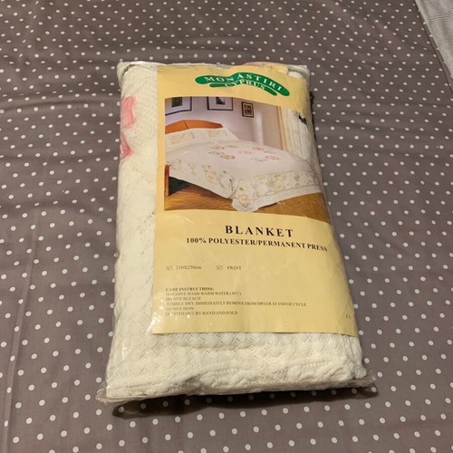 Double bed lace cover new