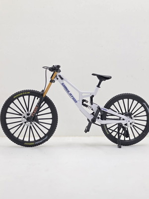 Downhill Mountain Bike 1:8 Die-Cast Collectible Like New