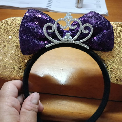 Hairbands set of 2 like new with bow, teddy bear, crown, and mouse ears