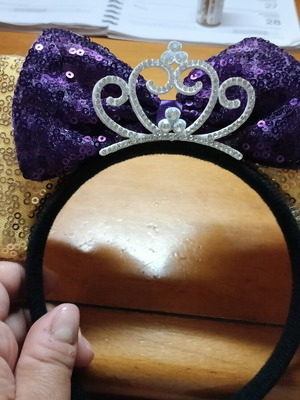 Hairbands set of 2 like new with bow, teddy bear, crown, and mouse ears