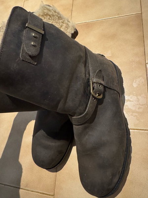 Ugg Grandle waterproof leather boots new, size 39, brown