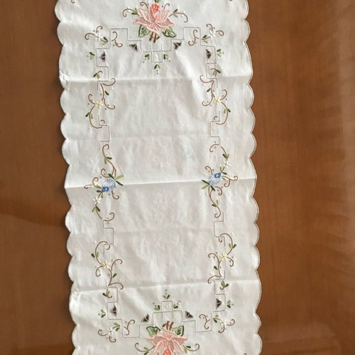 Table linens used, set of 4 pieces