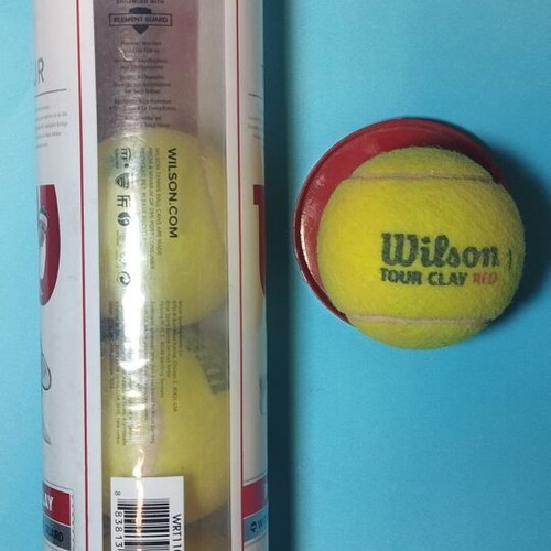 Wilson pack with four tennis balls like new
