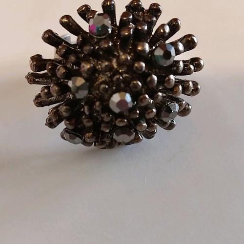 Ring with beautiful design like new