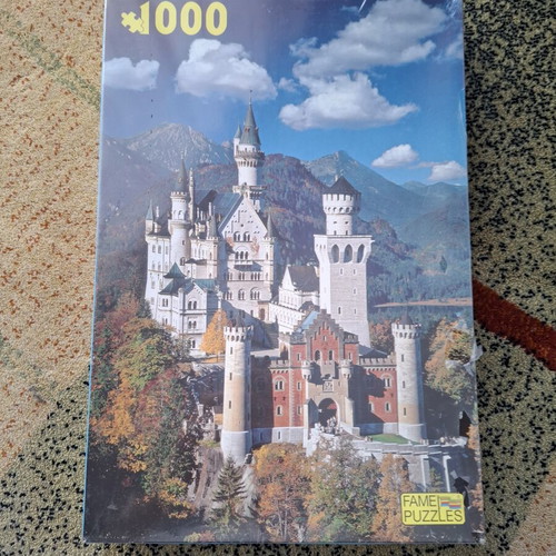 Puzzle new with 1000 pieces