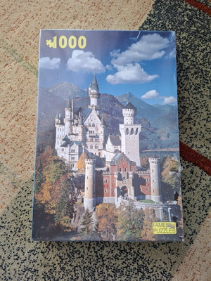 Puzzle new with 1000 pieces