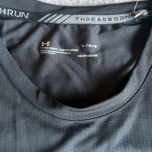Under Armour Tee new, reflective, size L, black