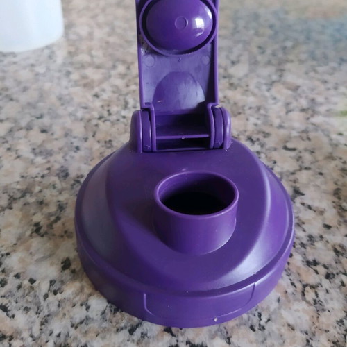 Shaker like new with separate compartment for liquids and solids 350ml