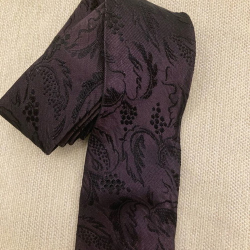 Tie like new, black and purple