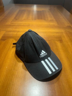 Adidas black hat like new, one size adjustable
