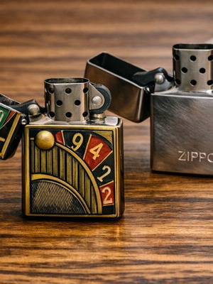 Zippo and vintage-style lighters used, pack of 2