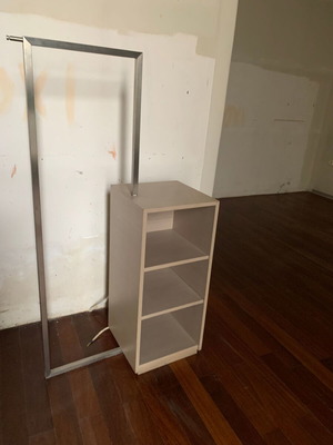 Clothes rack with shelves like new, dimensions 80x40x1.50 m