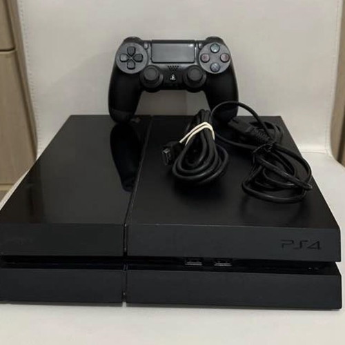 PS4 500GB console with 3 controllers and many games