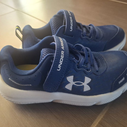 Under Armour athletic shoes size 33 new, blue