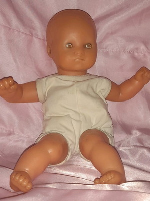Vintage baby doll used, collectible