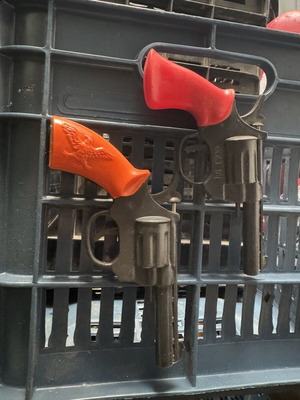 Children's toy pistols