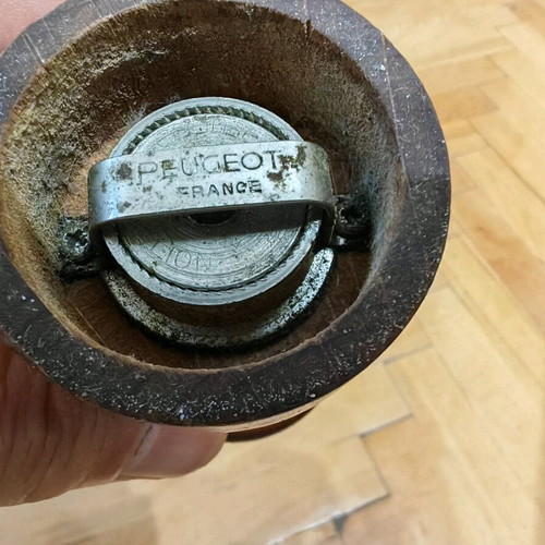 Peugeot pepper grinder used, vintage