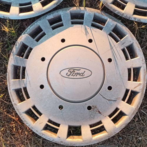 Ford Scorpio hubcaps used, set of 3, 1991