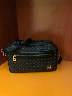 Shoulder bag like new with multiple pockets and logo