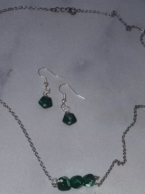 Χειροποίητο πράσινακι μαγικό σετ κολιέ και σκουλαρίκια κατόπιν παραγγελίας