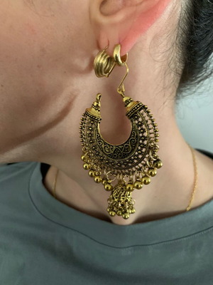 Indian style gold-colored earrings new