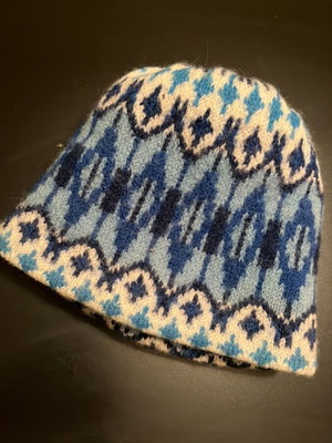 Wool knit cap 100% like new, blue, size L