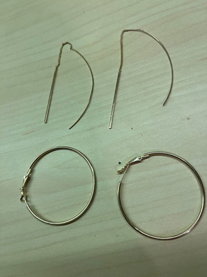Earrings gold hoops and dangle like new