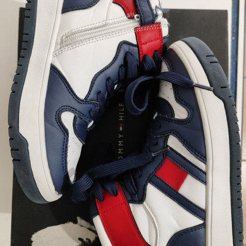 Tommy Hilfiger boots size 33 like new