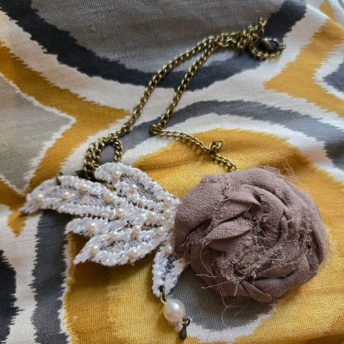 Handmade vintage necklace new, white and brown