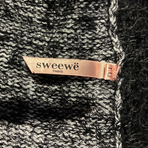 Sweewe poncho like new, black and white, warm and soft