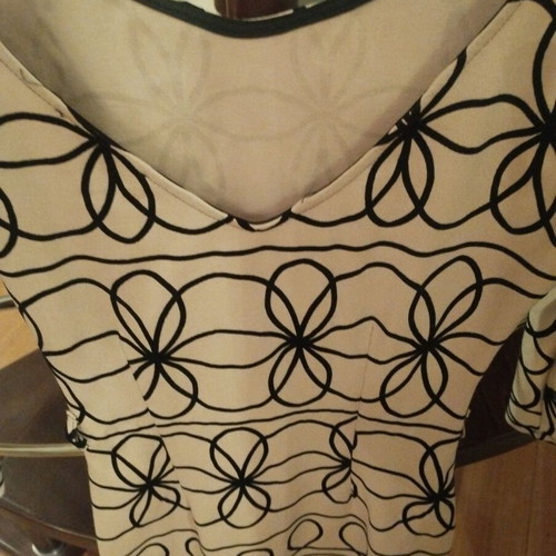 Tight mini dress used with velvet details in beige and black