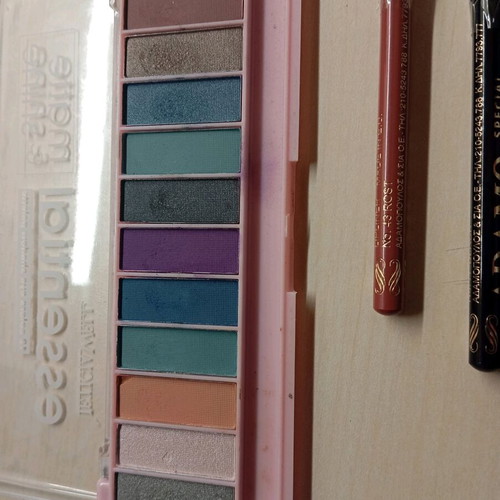 Adamo lip and eye pencils with essential eyeshadow set new