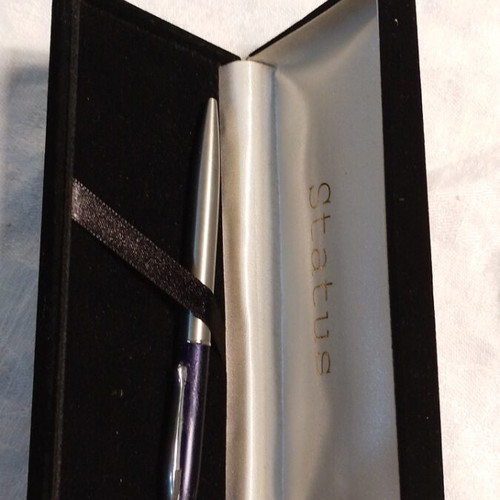 Vintage Status pen with silver and blue case like new