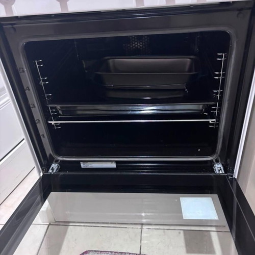 Eskimo electric oven with ceramic hobs