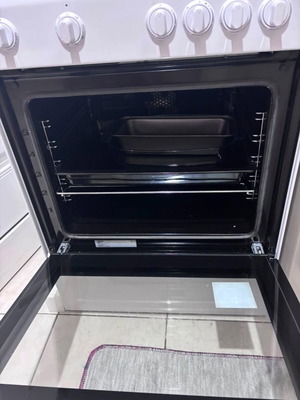 Eskimo electric oven with ceramic hobs