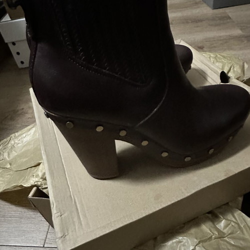 Ugg Australia leather boots size 38 new, brown