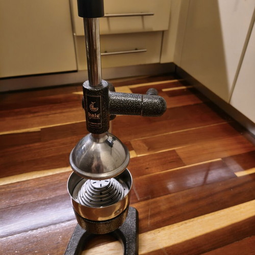 Kale Termos Manual Pomegranate Juicer like new