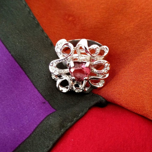 Galerie Tsangarakis ring used with purple heart Swarovski and silver alloy