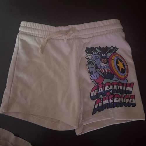 Παιδικό σετ Captain America σαν καινούργιο, μπεζ t-shirt και σορτς
